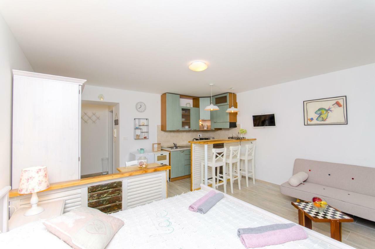 Apartment Hello Love Split Exterior photo